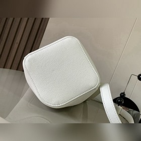 Сумка Pebble Bucket из мягкой кожи с з