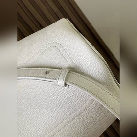 Сумка Pebble Bucket из мягкой кожи с з