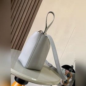 Сумка Pebble Bucket из мягкой кожи с з