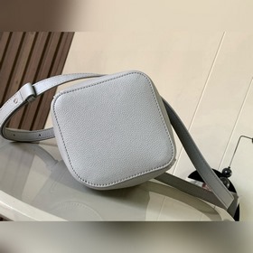Сумка Pebble Bucket из мягкой кожи с з