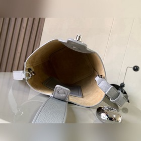 Сумка Pebble Bucket из мягкой кожи с з