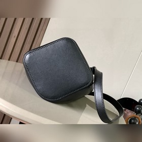 Сумка Pebble Bucket из мягкой зернисто