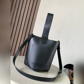Сумка Pebble Bucket из мягкой зернисто