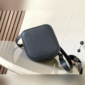 Сумка Pebble Bucket из мягкой кожи с з