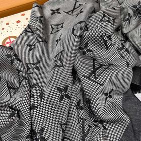 Новый шарф Louis Vuitton с крупным мо