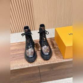 Новые кожаные ботинки Chelsea от Louis