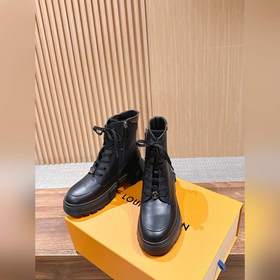 Новые кожаные ботинки Chelsea от Louis