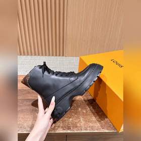 Новые кожаные ботинки Chelsea от Louis