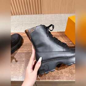 Новые кожаные ботинки Chelsea от Louis