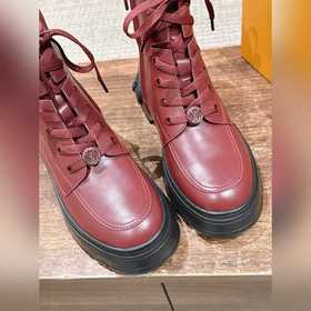 Новые кожаные ботинки Chelsea от Louis