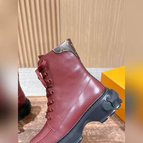 Новые кожаные ботинки Chelsea от Louis