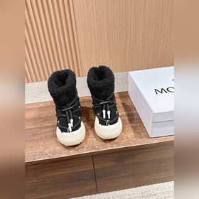 Новые осенне-зимние ботинки Moncler с