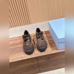PRADA Новые туфли Mary Jane на мягком