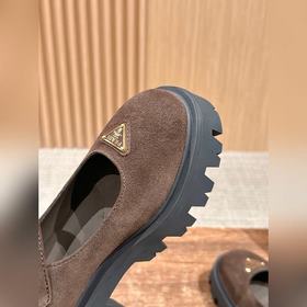 PRADA Новые туфли Mary Jane на мягком 