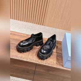 PRADA Новинка Туфли Mary Jane на толст