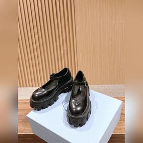 PRADA Новинка Туфли Mary Jane на толст