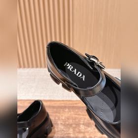 PRADA Новинка Туфли Mary Jane на толст