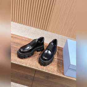 PRADA Новые туфли Mary Jane на мягком 