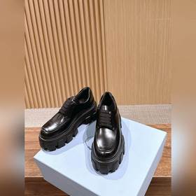 PRADA Новые туфли Mary Jane на мягком 