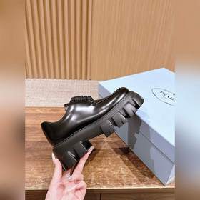 PRADA Новые туфли Mary Jane на мягком 