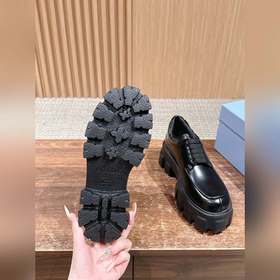 PRADA Новые туфли Mary Jane на мягком 
