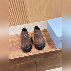 PRADA Новые туфли Mary Jane на мягком