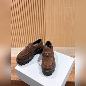 PRADA Новые туфли Mary Jane на мягком 