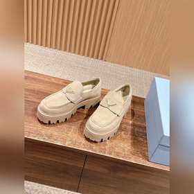 PRADA Новые туфли Mary Jane на мягком 