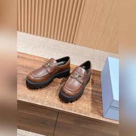 PRADA Новые туфли Mary Jane на мягком 