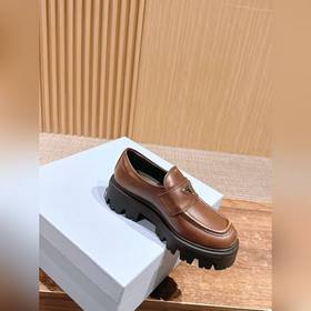 PRADA Новые туфли Mary Jane на мягком 
