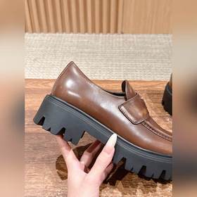 PRADA Новые туфли Mary Jane на мягком 