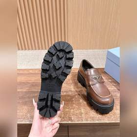 PRADA Новые туфли Mary Jane на мягком 
