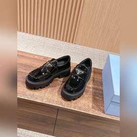 PRADA Новые туфли Mary Jane на мягком 