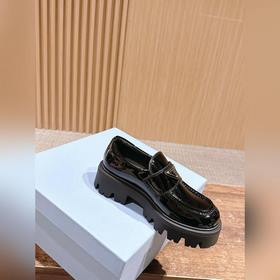 PRADA Новые туфли Mary Jane на мягком 
