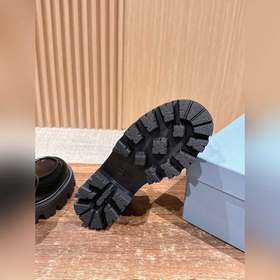 PRADA Новинка Туфли Mary Jane на толст