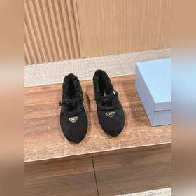 PRADA Осень/Зима Новинка Мэри Джейн на
