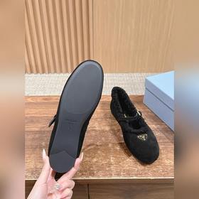 PRADA Осень/Зима Новинка Мэри Джейн на