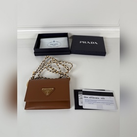 Женский кошелек Prada с клапаном и дер