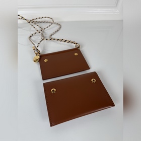 Женский кошелек Prada с клапаном и дер