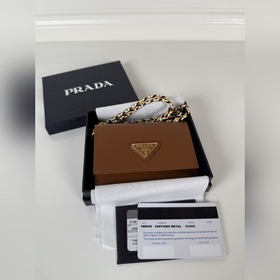 Женский кошелек Prada с клапаном и дер