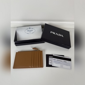 Карточный держатель Prada из тонкой ол