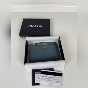 Карточный держатель Prada из промаслен