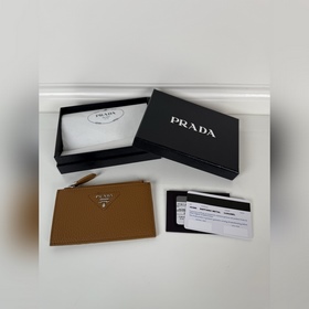 Карточный держатель Prada из тонкой ол