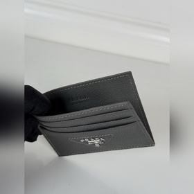 Мужской компактный кошелек Prada из ко