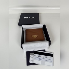 Компактный держатель для карт Prada из