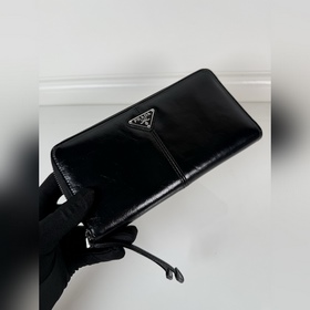 Мужской кошелек Prada с застежкой-молн