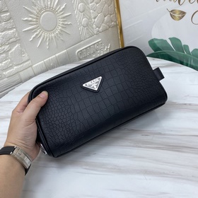 Новейшая сумочка Prada с замком-комбин