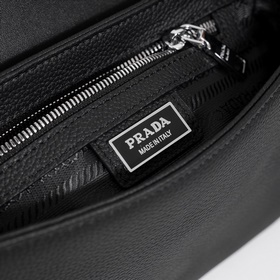 Представляем незаменимую вещь от Prada
