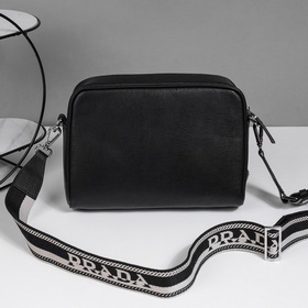 Представляем незаменимую вещь от Prada
