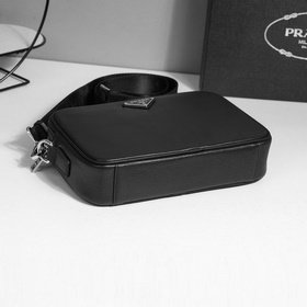 Представляем незаменимую вещь от Prada